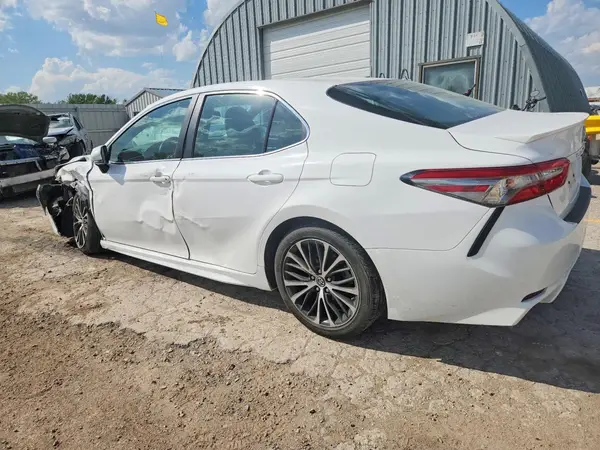 4T1B11HK2JU124147 2018 TOYOTA CAMRY - Image 2