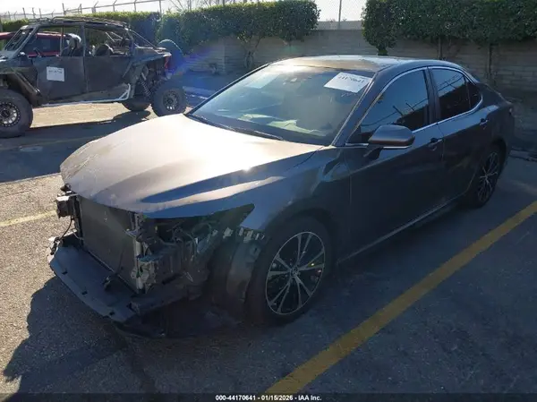4T1B11HK2JU124651 2018 TOYOTA CAMRY - Image 2
