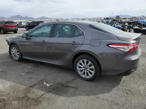 4T1B11HK2JU125007 2018 TOYOTA CAMRY - Image 2