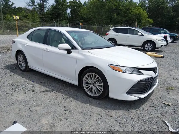 4T1B11HK2JU125489 2018 TOYOTA CAMRY - Image 1