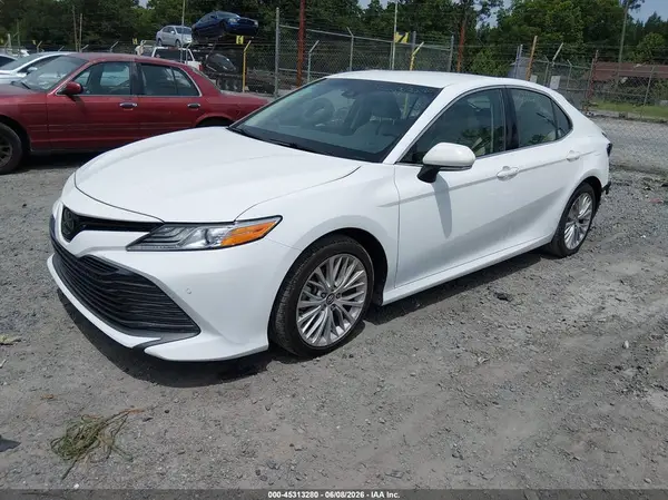 4T1B11HK2JU125489 2018 TOYOTA CAMRY - Image 2