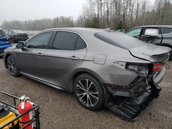4T1B11HK2JU125797 2018 TOYOTA CAMRY - Image 2