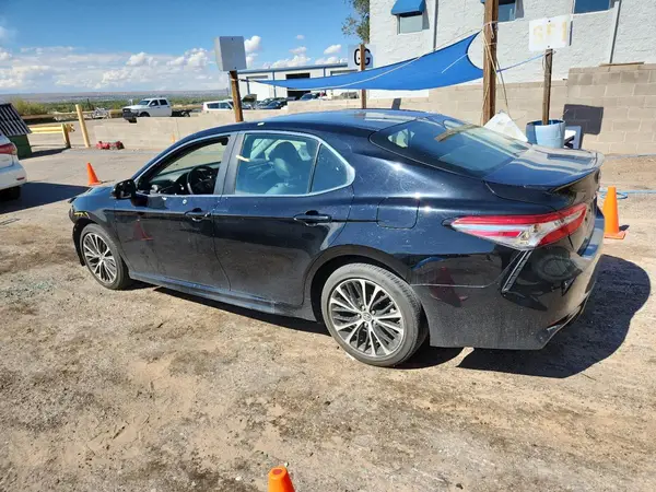 4T1B11HK2JU126688 2018 TOYOTA CAMRY - Image 2