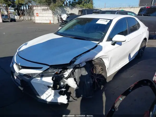 4T1B11HK2JU126920 2018 TOYOTA CAMRY - Image 2