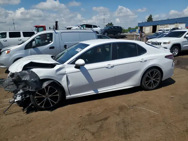 4T1B11HK2JU127243 2018 TOYOTA CAMRY - Image 1