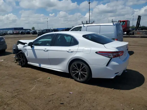 4T1B11HK2JU127243 2018 TOYOTA CAMRY - Image 2