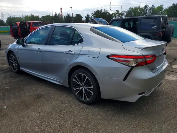 4T1B11HK2JU129218 2018 TOYOTA CAMRY - Image 2