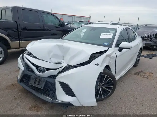 4T1B11HK2JU130966 2018 TOYOTA CAMRY - Image 2