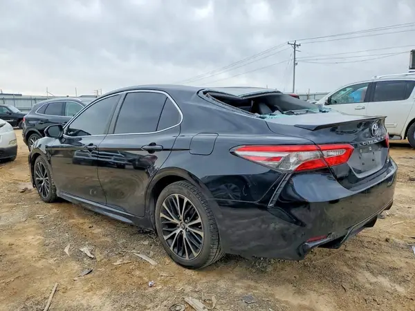 4T1B11HK2JU132166 2018 TOYOTA CAMRY - Image 2