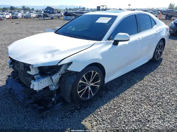 4T1B11HK2JU136119 2018 TOYOTA CAMRY - Image 2