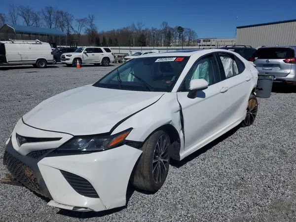 4T1B11HK2JU137514 2018 TOYOTA CAMRY - Image 1