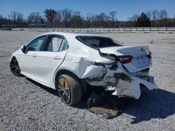 4T1B11HK2JU137514 2018 TOYOTA CAMRY - Image 2