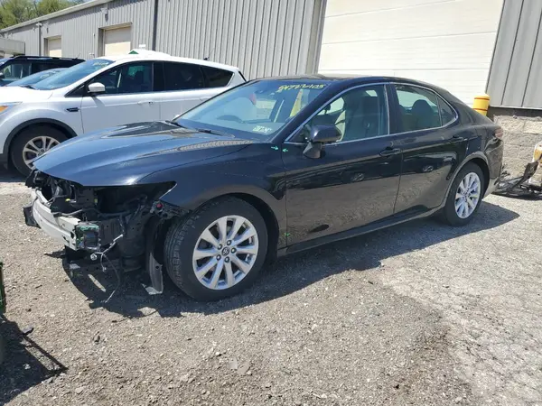 4T1B11HK2JU138047 2018 TOYOTA CAMRY - Image 1