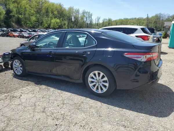 4T1B11HK2JU138047 2018 TOYOTA CAMRY - Image 2
