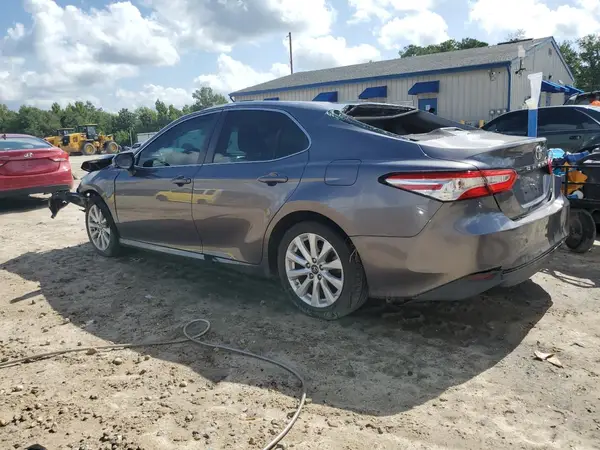 4T1B11HK2JU140431 2018 TOYOTA CAMRY - Image 2