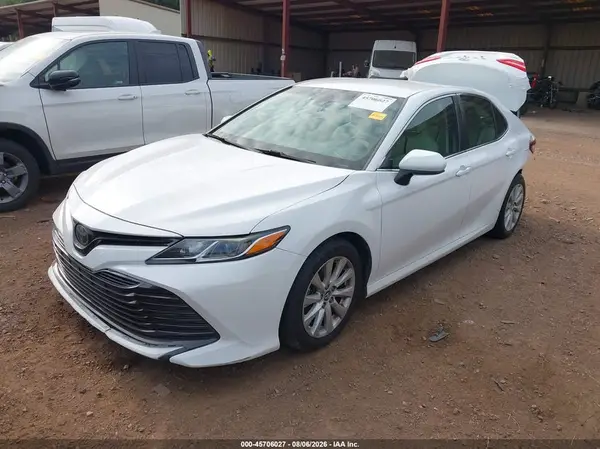 4T1B11HK2JU140610 2018 TOYOTA CAMRY - Image 2