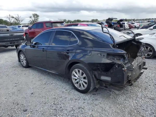 4T1B11HK2JU141241 2018 TOYOTA CAMRY - Image 2