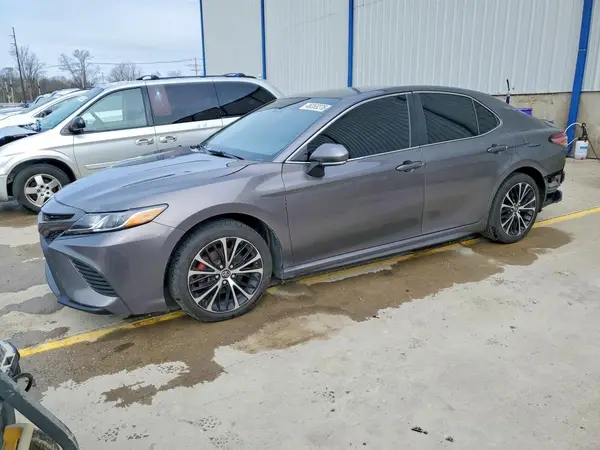4T1B11HK2JU141840 2018 TOYOTA CAMRY - Image 1