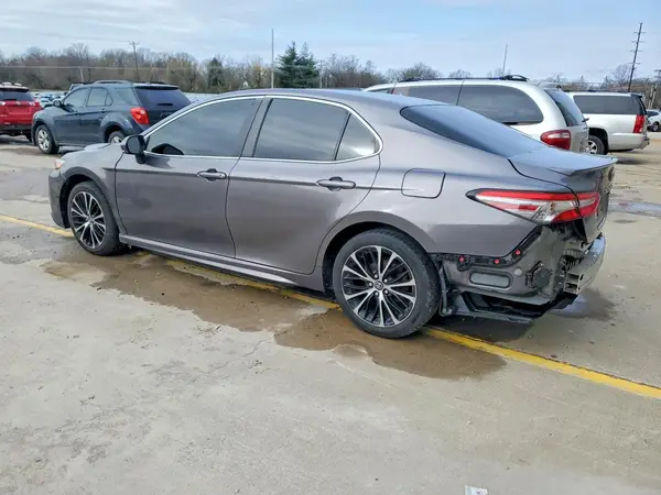 4T1B11HK2JU141840 2018 TOYOTA CAMRY - Image 2