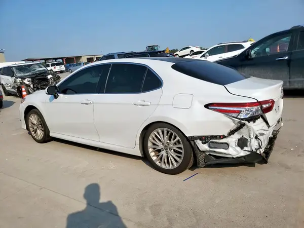 4T1B11HK2JU143426 2018 TOYOTA CAMRY - Image 2