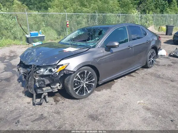 4T1B11HK2JU143541 2018 TOYOTA CAMRY - Image 1