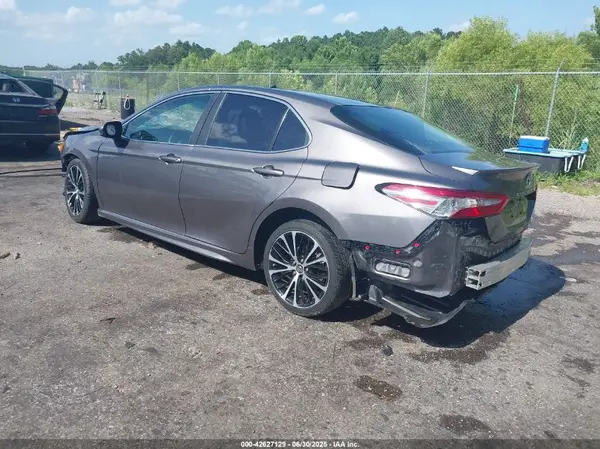 4T1B11HK2JU143541 2018 TOYOTA CAMRY - Image 2