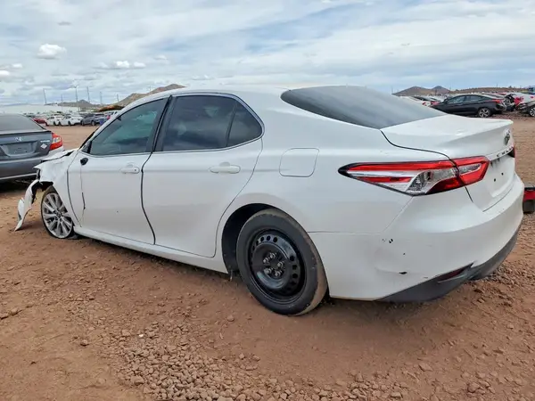 4T1B11HK2JU143636 2018 TOYOTA CAMRY - Image 2