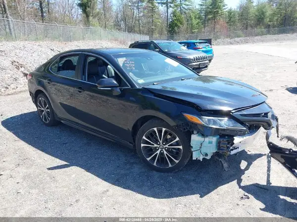 4T1B11HK2JU143880 2018 TOYOTA CAMRY - Image 1