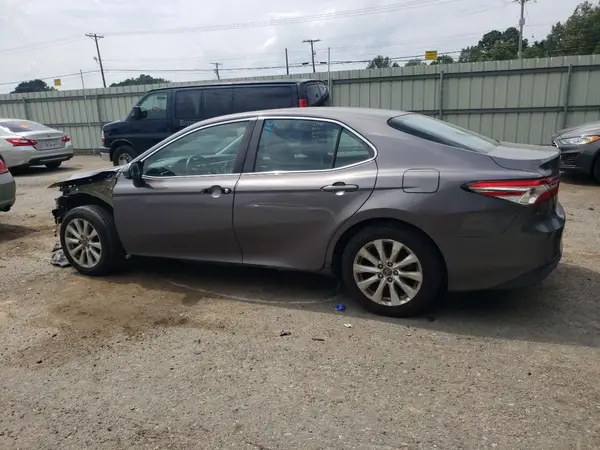 4T1B11HK2JU144463 2018 TOYOTA CAMRY - Image 2