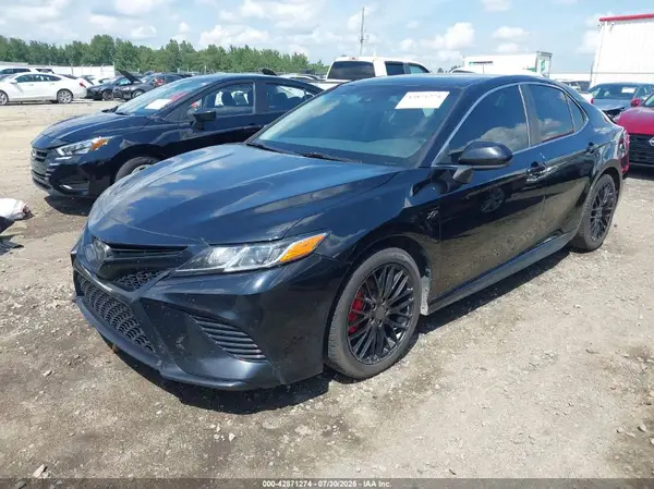 4T1B11HK2JU145080 2018 TOYOTA CAMRY - Image 2