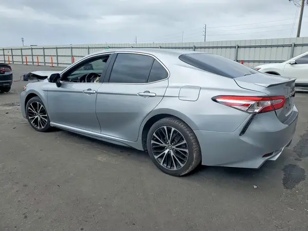 4T1B11HK2JU145158 2018 TOYOTA CAMRY - Image 2