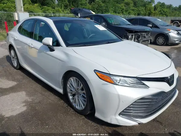 4T1B11HK2JU145337 2018 TOYOTA CAMRY - Image 1