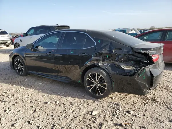 4T1B11HK2JU147704 2018 TOYOTA CAMRY - Image 2