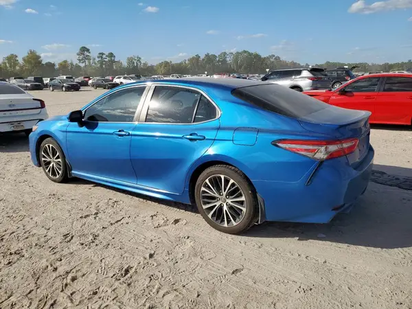 4T1B11HK2JU147718 2018 TOYOTA CAMRY - Image 2