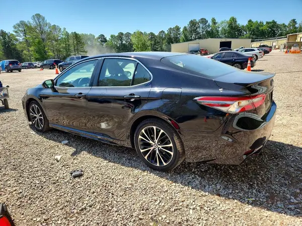 4T1B11HK2JU147945 2018 TOYOTA CAMRY - Image 2