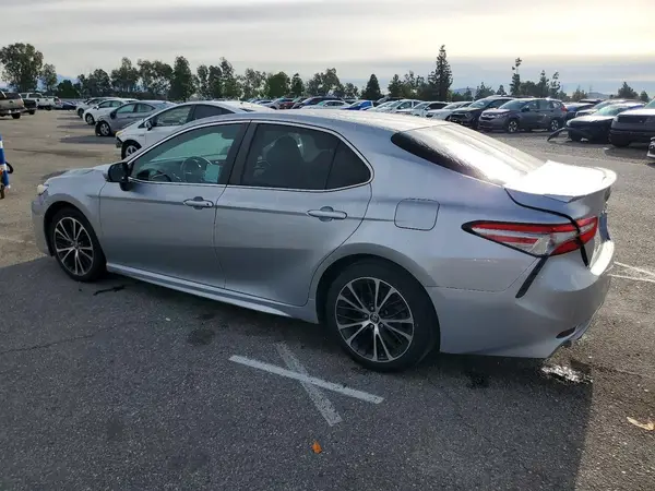 4T1B11HK2JU148531 2018 TOYOTA CAMRY - Image 2