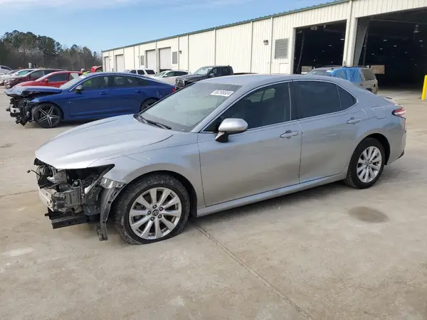 4T1B11HK2JU149324 2018 TOYOTA CAMRY - Image 1