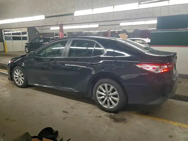 4T1B11HK2JU150358 2018 TOYOTA CAMRY - Image 2