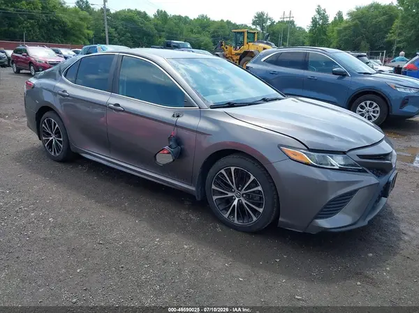4T1B11HK2JU151414 2018 TOYOTA CAMRY - Image 1