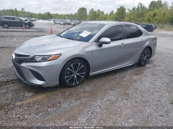 4T1B11HK2JU152613 2018 TOYOTA CAMRY - Image 2
