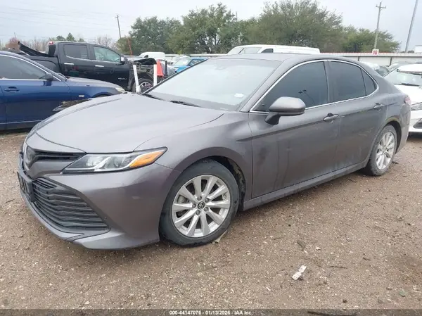 4T1B11HK2JU153180 2018 TOYOTA CAMRY - Image 2