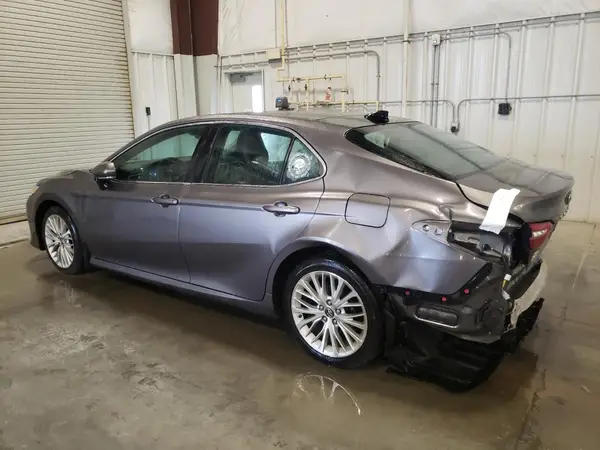 4T1B11HK2JU153289 2018 TOYOTA CAMRY - Image 2