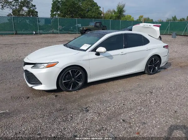 4T1B11HK2JU154202 2018 TOYOTA CAMRY - Image 2