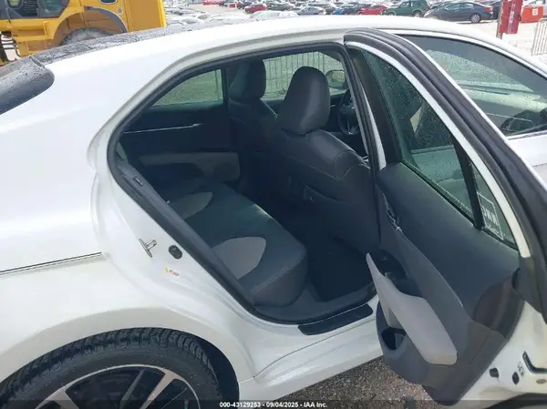 4T1B11HK2JU154202 2018 TOYOTA CAMRY - Image 8