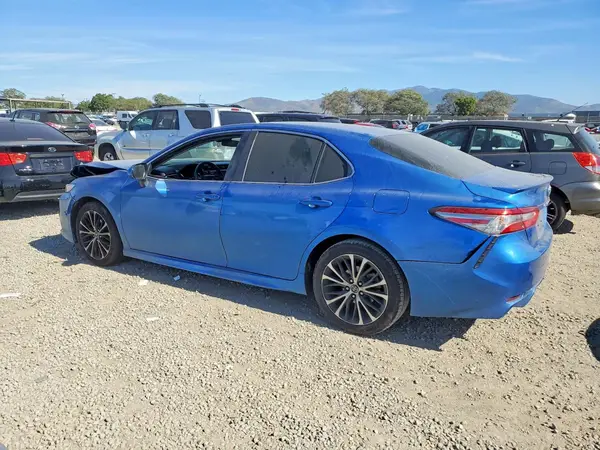 4T1B11HK2JU154569 2018 TOYOTA CAMRY - Image 2
