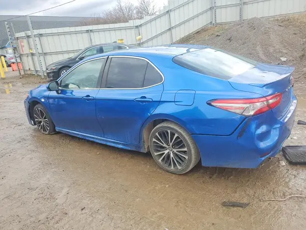 4T1B11HK2JU155172 2018 TOYOTA CAMRY - Image 2