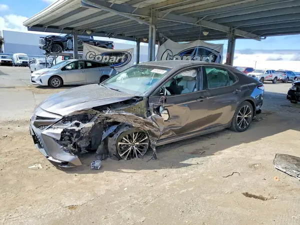 4T1B11HK2JU157892 2018 TOYOTA CAMRY - Image 1
