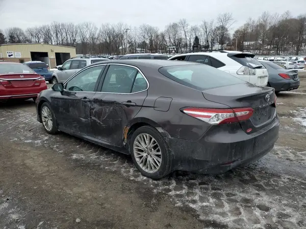 4T1B11HK2JU158072 2018 TOYOTA CAMRY - Image 2