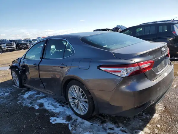 4T1B11HK2JU501561 2018 TOYOTA CAMRY - Image 2