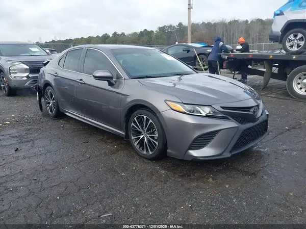 4T1B11HK2JU501625 2018 TOYOTA CAMRY - Image 1